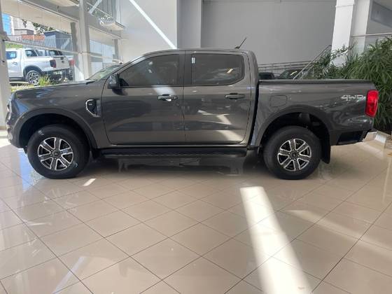 FORD RANGER 3.0 V6 TURBO DIESEL CD XLT 4X4 AUTOMÁTICO FORD RANGER 3.0 V6 TURBO DIESEL CD XLT 4X4 AUTOMÁTICO